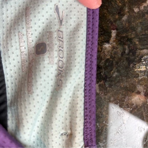 Brooks running skirt with built in shorts. Reflective areas. Back zipper pocket - Picture 6 of 10